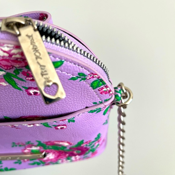 Eccentric Betsey Johnson roses purse - Picture 4 of 5